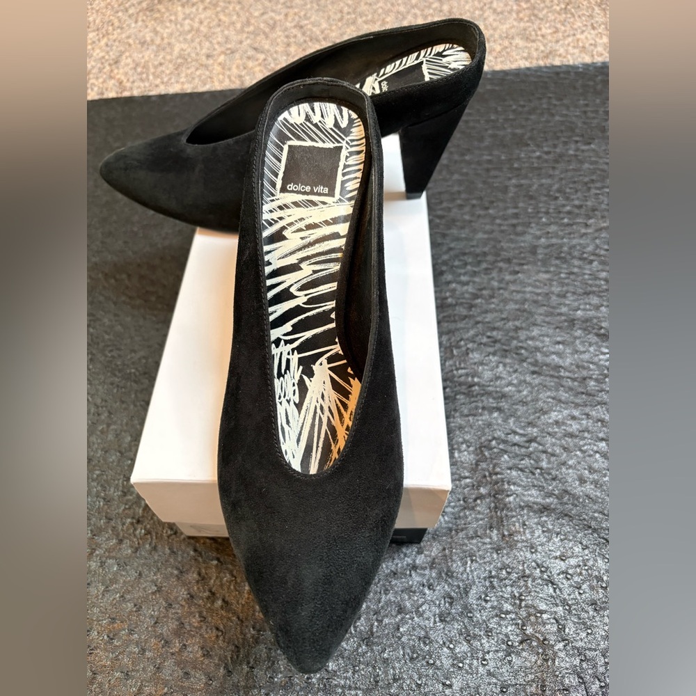 Dolce Vita worn once LEDELL onyx suede 3 1/2” heel